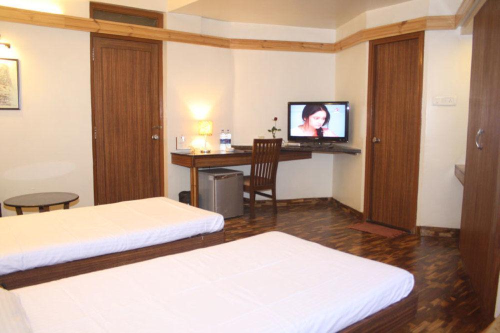 Treebo Trend Sahara Hotel Poona Buitenkant foto