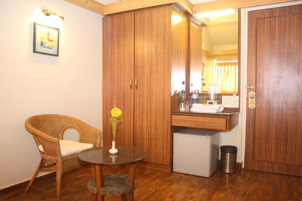 Treebo Trend Sahara Hotel Poona Buitenkant foto
