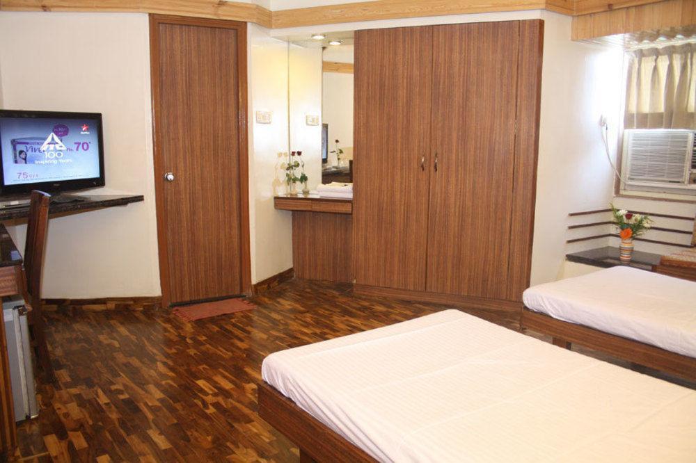 Treebo Trend Sahara Hotel Poona Buitenkant foto