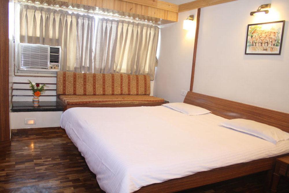 Treebo Trend Sahara Hotel Poona Buitenkant foto