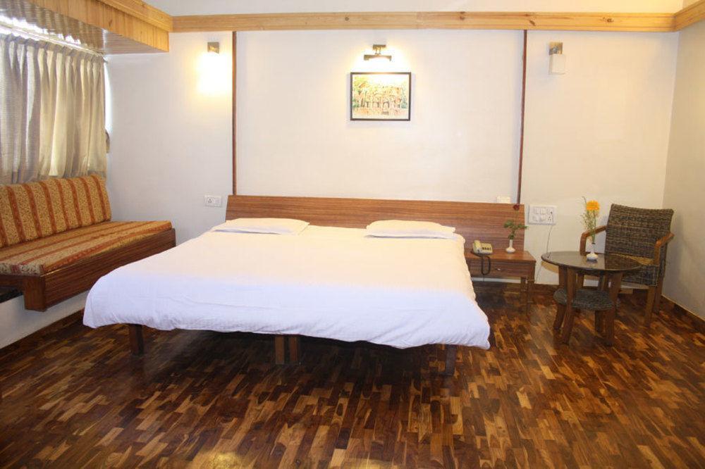 Treebo Trend Sahara Hotel Poona Buitenkant foto