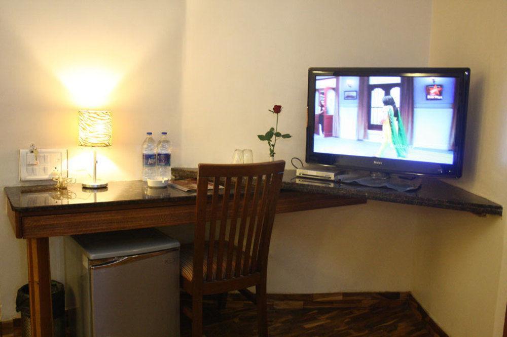 Treebo Trend Sahara Hotel Poona Buitenkant foto