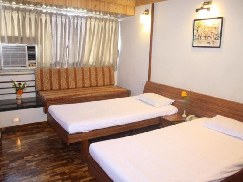 Treebo Trend Sahara Hotel Poona Buitenkant foto