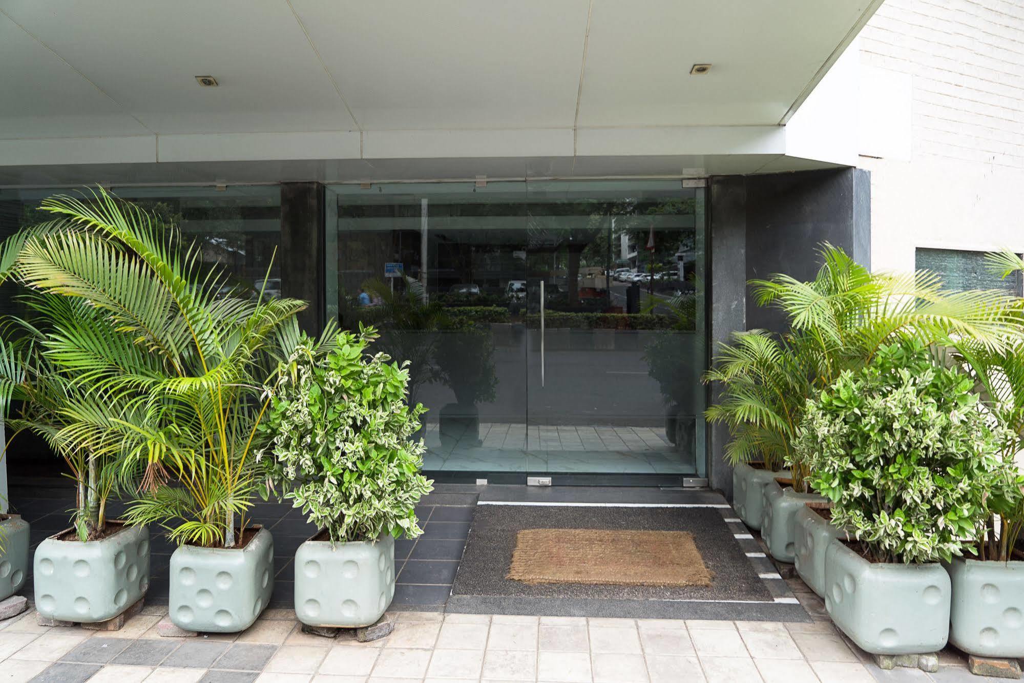 Treebo Trend Sahara Hotel Poona Buitenkant foto